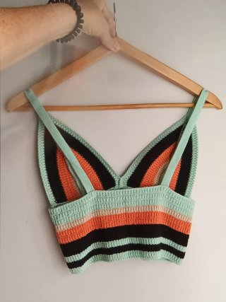 Top de punto crochet multicolor