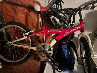 Bicicleta infantil roja + casco