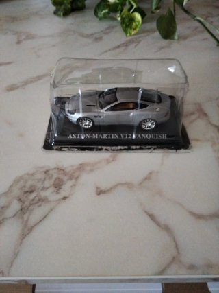 Maqueta Aston-Martin V12 Vanquish Plata