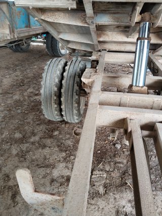 Remolque agrícola azul