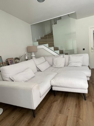 Sofá modular beige y blanco