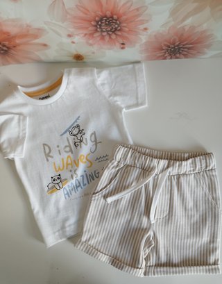 Conjunto camiseta y pantalón rayas T.12M