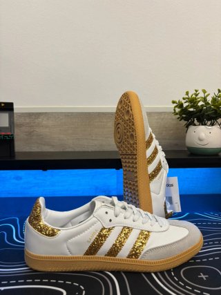 Adidas Samba blancas con detalles dorados Talla 40