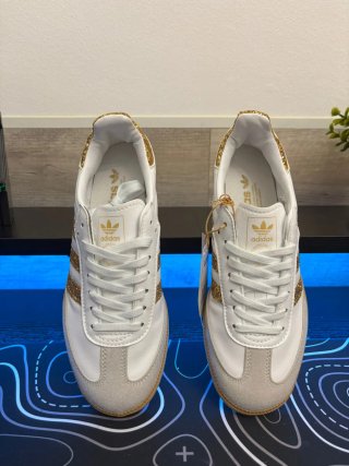 Adidas Samba blancas con detalles dorados Talla 40