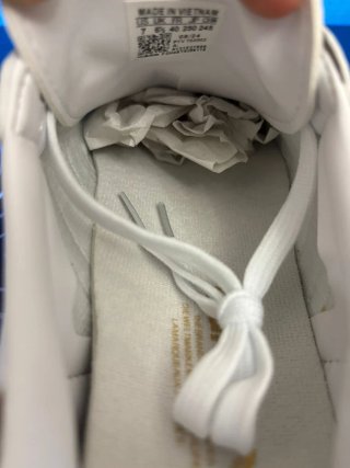 Adidas Samba blancas con detalles dorados Talla 40