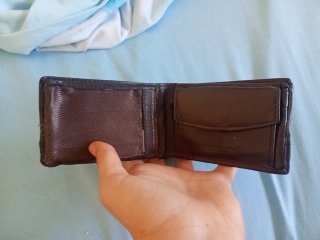 Cartera de piel marrón
