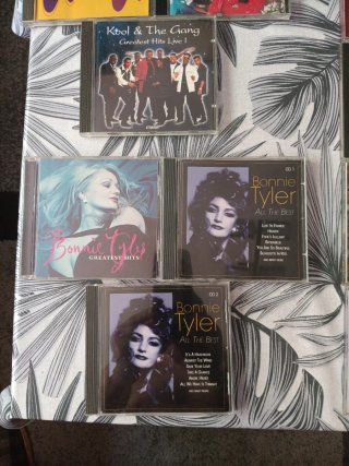 3 lotes de 3 o 4 CDs cada uno Janet Jackson,Bonnie