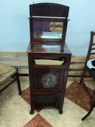 Mueble tocador antiguo con espejo