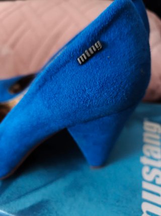 Zapatos de salón Mustang azul eléctrico antelina
