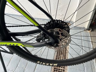 Bicicleta MTB Scott Scale Negra y Amarilla