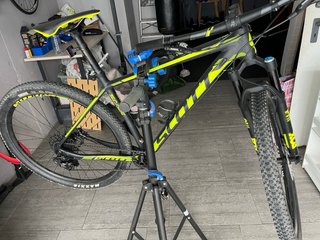 Bicicleta MTB Scott Scale Negra y Amarilla