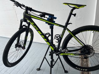 Bicicleta MTB Scott Scale Negra y Amarilla