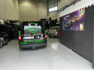 Alquiler taller, tienda recambio y compraventa v.o