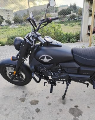 UM Renegade Comando 125 Negra