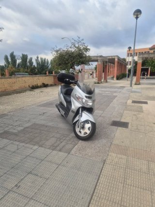 Suzuki Burgman 400 Maxi Scooter Plata