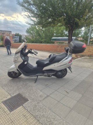 Suzuki Burgman 400 Maxi Scooter Plata
