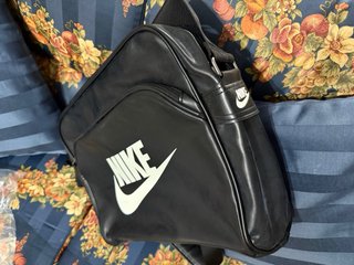 Bolso bandolera Nike vintage negro y blanco