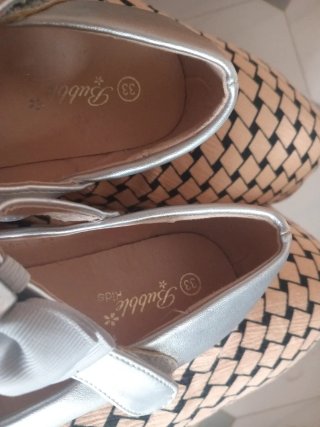 Zapatos plateados niña con lazo