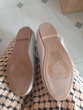 Zapatos plateados niña con lazo