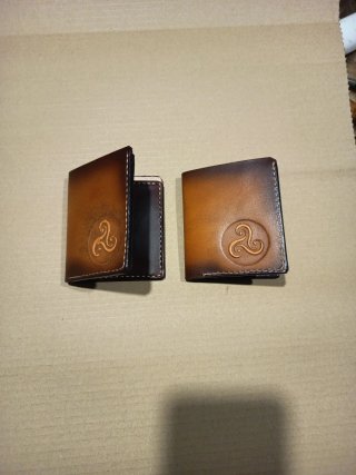 Cartera de cuero artesanal