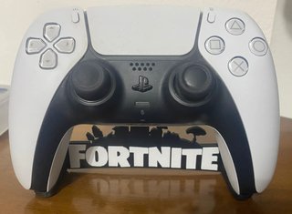Soporte mando PS5 Fortnite Minimalista