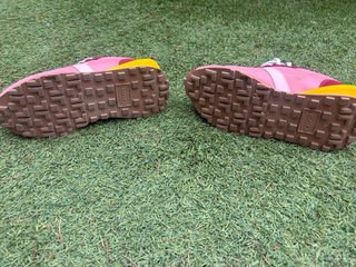 Zapatillas Scalpers rosas y amarillas talla 37