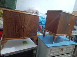 Dos mesitas de noche antiguas,muy bien conservadas