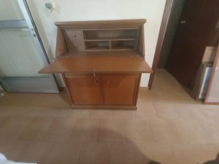Escritorio antiguo de madera