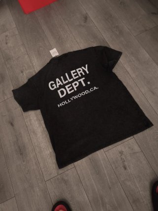 Camiseta Gallery Dept. Gris