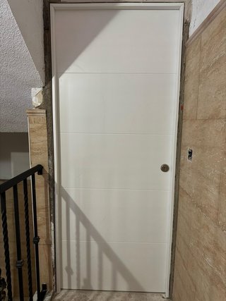 Puerta blindada metálica entrada