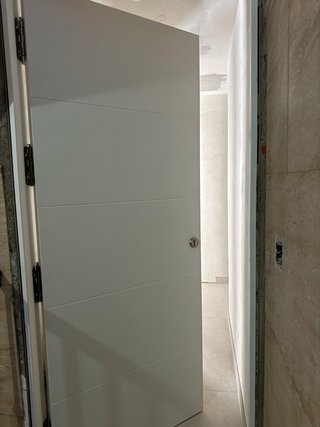 Puerta blindada metálica entrada