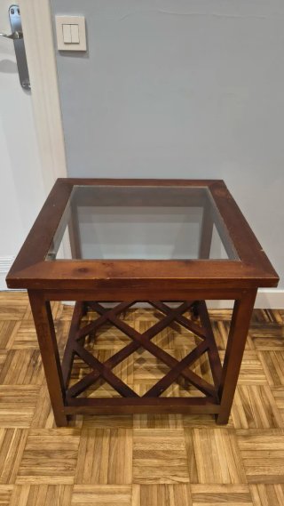 Mesa auxiliar madera y cristal.