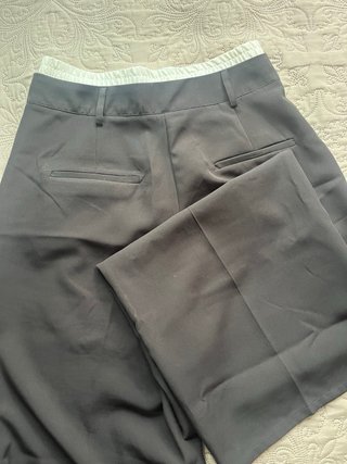 Pantalones anchos negros con cintura blanca