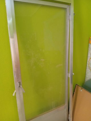 Puerta aluminio con tragaluz 2.40x85cm
