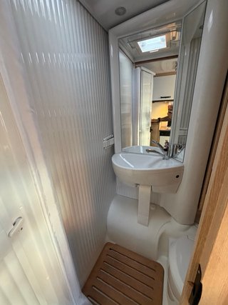 AUTOCARAVANA 16.000km CAMA GEMELA