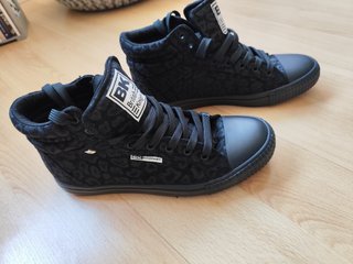 Zapatillas altas BK talla 42 con caja original