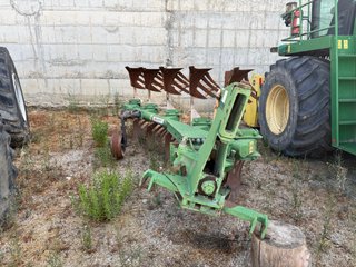 Arado vertedera de 5 palas