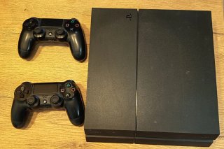 PS4 500GB + 2 Mandos