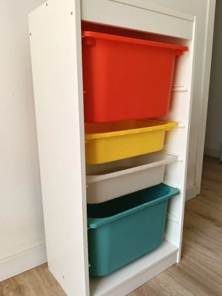 Mueble organizador con 4 cubos