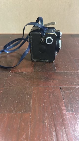 Macchina fotografica vintage nera e blu