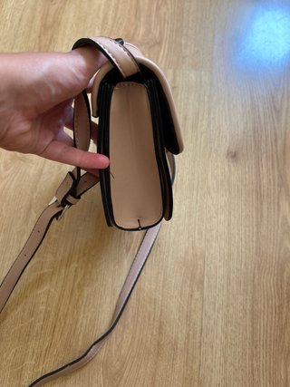 Bolso rosa palo con cierre metálico
