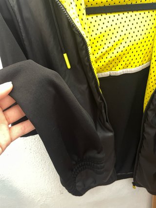 Chaqueta Adidas Negra y Amarilla