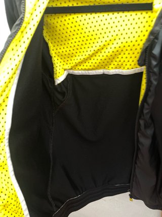 Chaqueta Adidas Negra y Amarilla