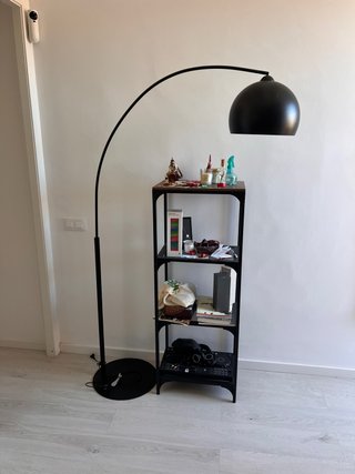 Lámpara de pie IKEA SKAFTET Negra
