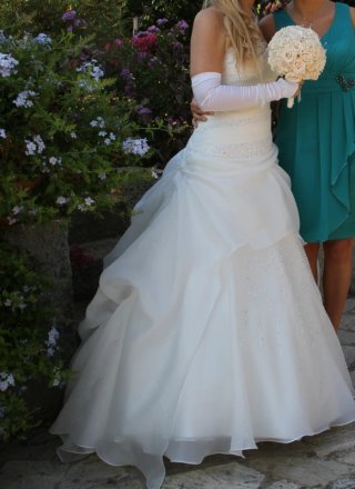 Abito da sposa bianco con perline