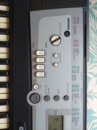 Teclado Yamaha YPT-200