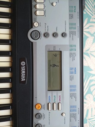 Teclado Yamaha YPT-200