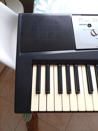 Teclado Yamaha YPT-200