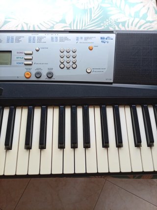 Teclado Yamaha YPT-200
