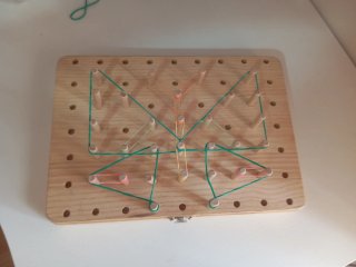 Tablero de clavijas matemático de madera